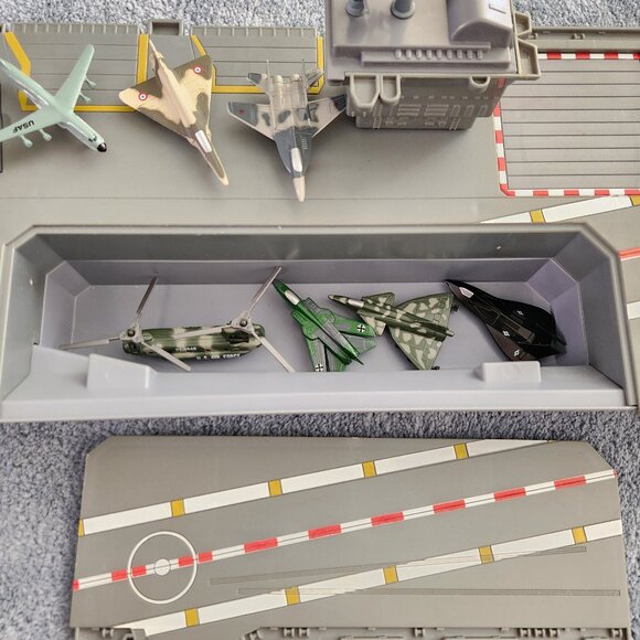 Aircraft Carrier 2002 Redbox Toys 69016 *AS IS* - Picture 7 of 16